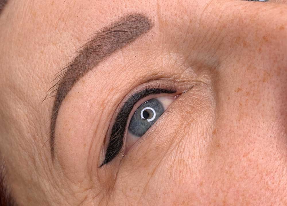 classic-eyeliner-gallery-1
