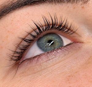 Eyelash extensions, lash lifts, brow lamination and tinting at Woman Lab in Naples, FL